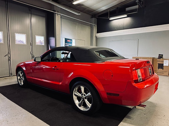 Ford Mustang 4 of 20