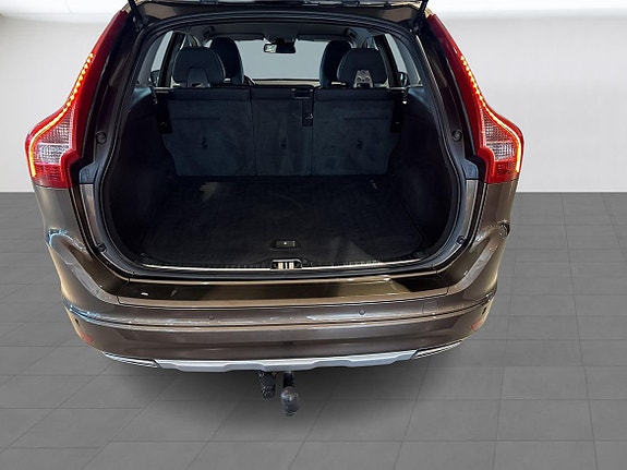 Volvo XC60 11 of 13