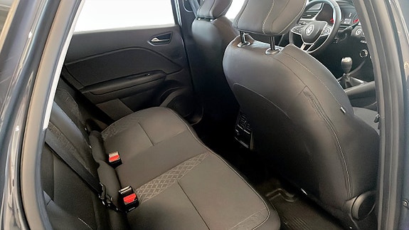Renault Captur 5 of 12