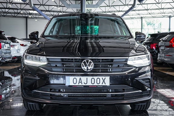 Volkswagen Tiguan 2 of 27