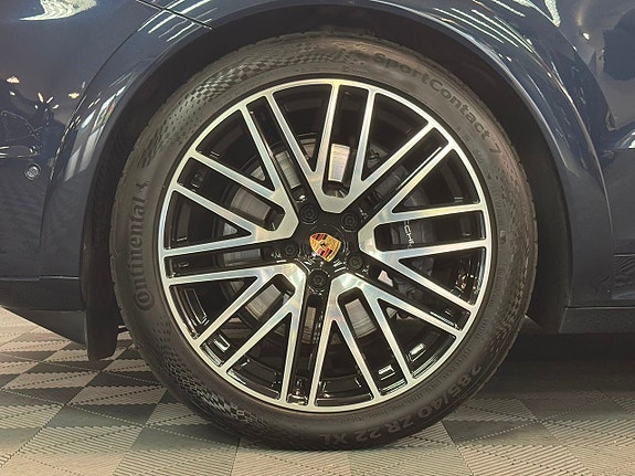 Porsche Cayenne Coupe 6 of 11