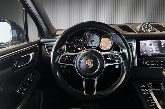 Porsche Macan 13 of 20