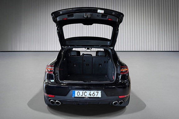 Porsche Macan 19 of 20