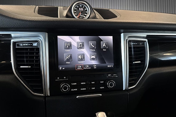 Porsche Macan 15 of 20