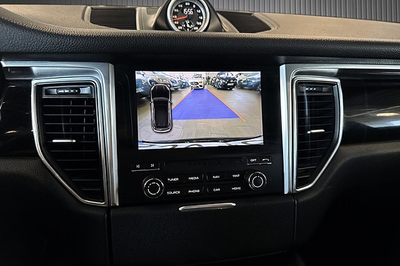 Porsche Macan 16 of 20