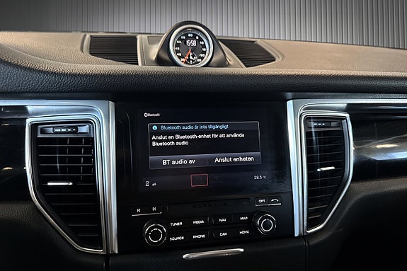 Porsche Macan 17 of 20
