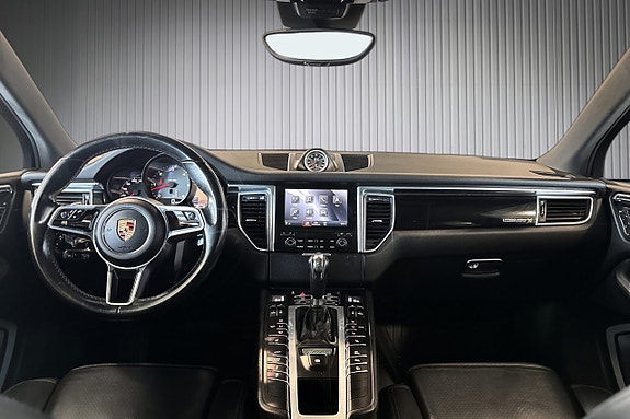 Porsche Macan 12 of 20