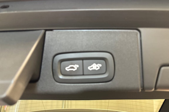 Volvo XC60 18 of 27
