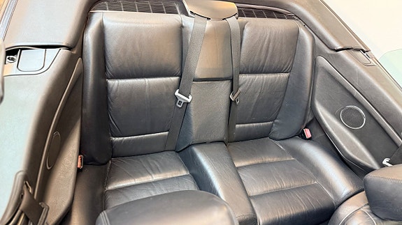 BMW 320i 13 of 15