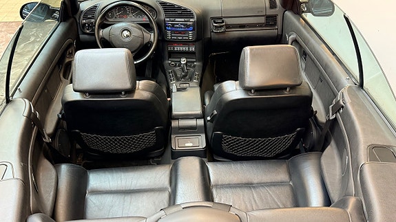 BMW 320i 15 of 15