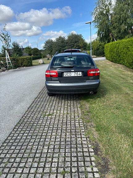 Volvo V40 3 of 5
