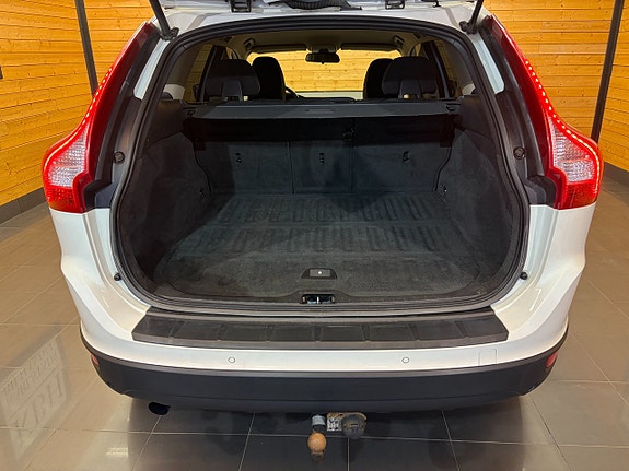Volvo XC60 9 of 24