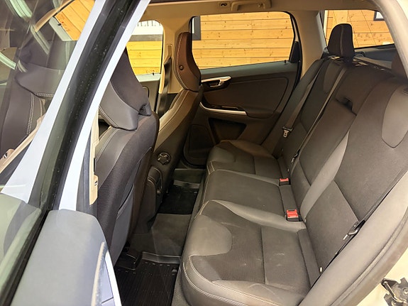 Volvo XC60 15 of 24