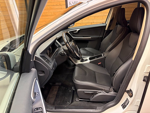 Volvo XC60 13 of 24