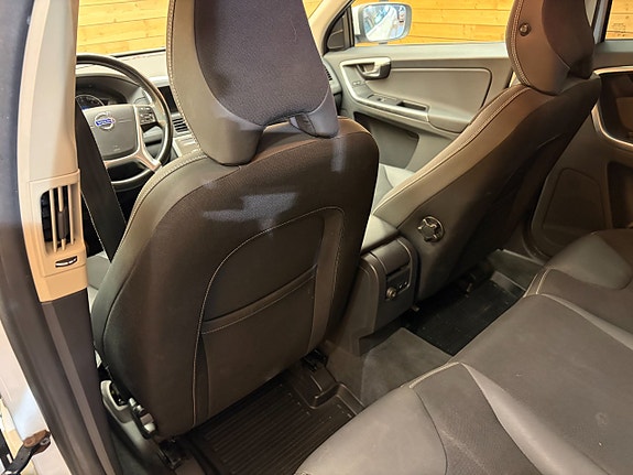 Volvo XC60 16 of 24