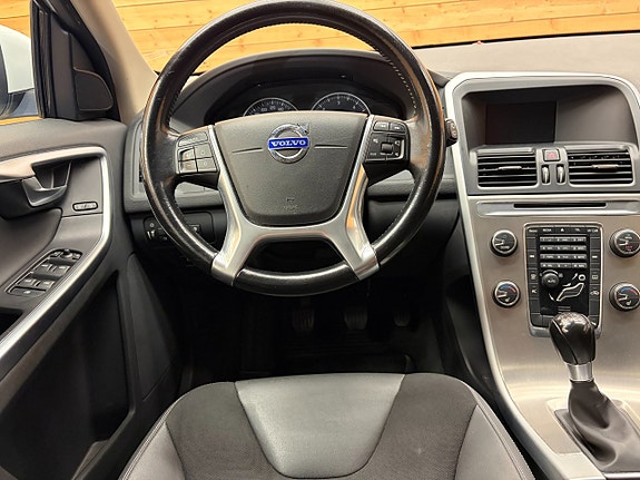 Volvo XC60 10 of 24