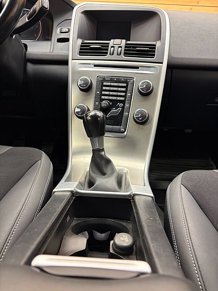 Volvo XC60 11 of 24