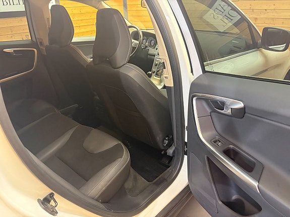 Volvo XC60 17 of 24