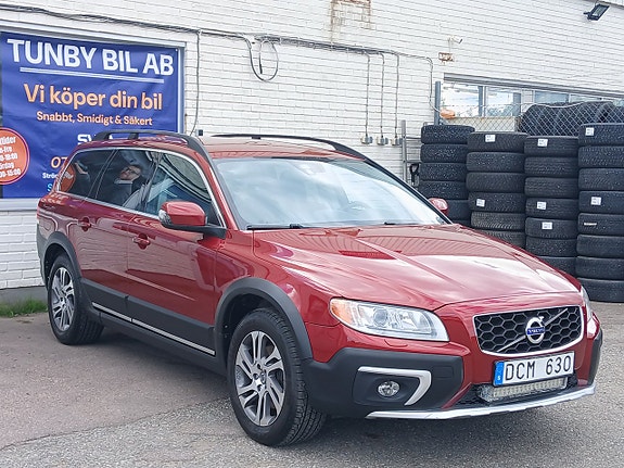 Volvo XC70 2 of 22