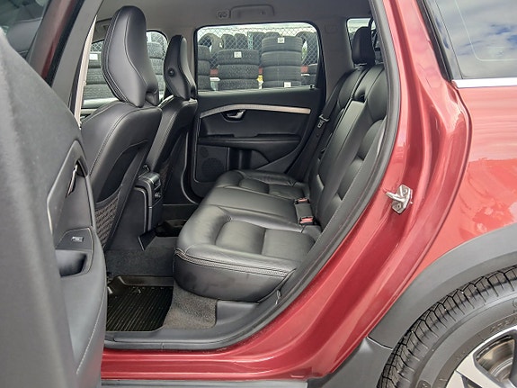 Volvo XC70 13 of 22
