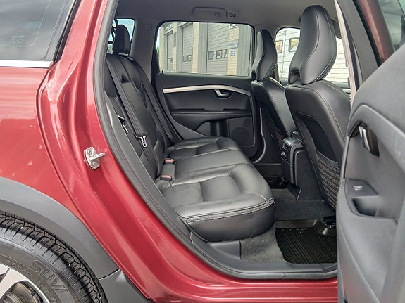 Volvo XC70 14 of 22