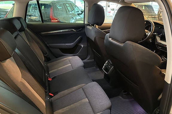 Skoda Octavia Scout 12 of 16