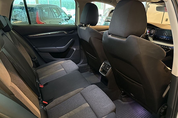 Skoda Octavia Scout 11 of 16