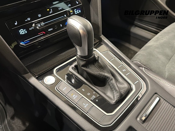 Volkswagen Passat 12 of 17