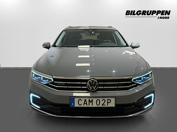 Volkswagen Passat 2 of 17