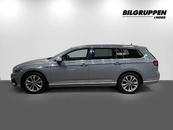 Volkswagen Passat 4 of 17