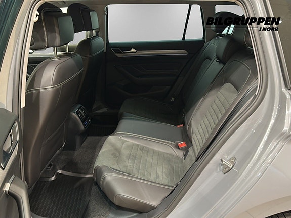 Volkswagen Passat 9 of 17