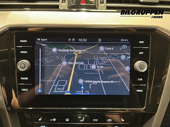 Volkswagen Passat 11 of 17