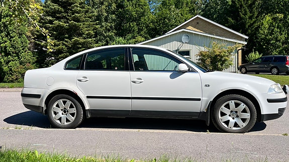 Volkswagen Passat 3 of 8
