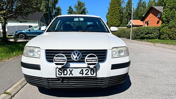 Volkswagen Passat 4 of 8