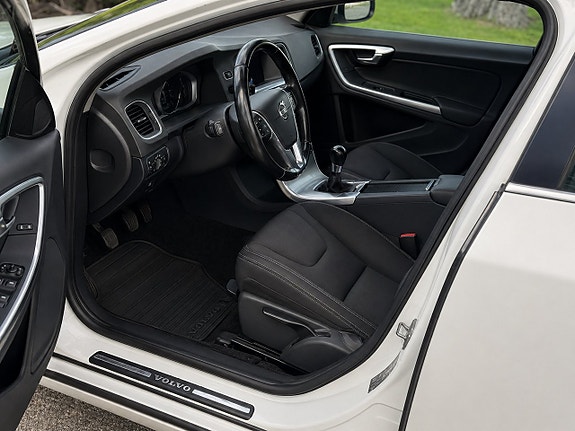 Volvo V60 8 of 9