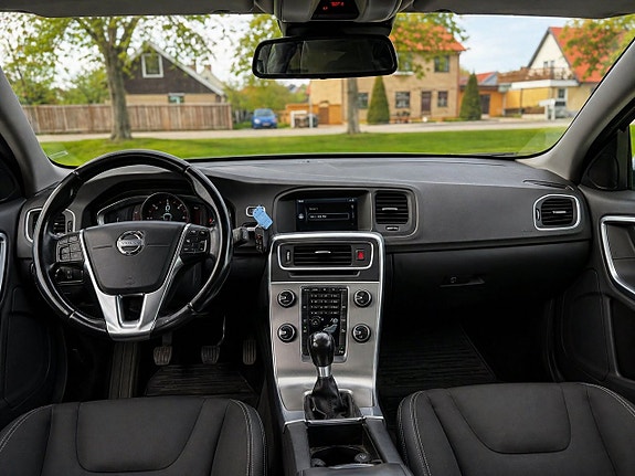 Volvo V60 7 of 9