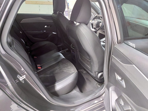 Peugeot 308 SW 12 of 15