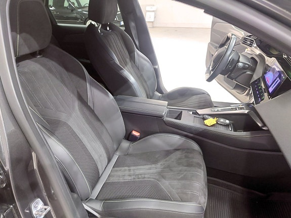 Peugeot 308 SW 14 of 15