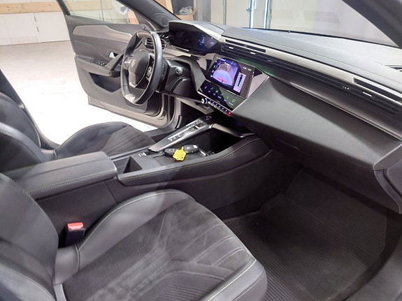 Peugeot 308 SW 13 of 15