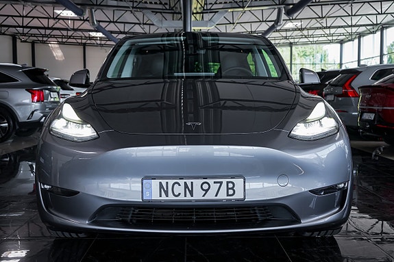 Tesla Model Y 3 of 28