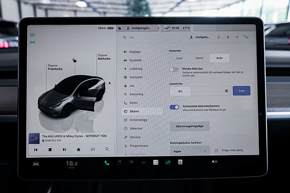 Tesla Model Y 12 of 28