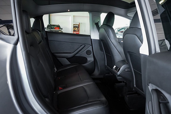 Tesla Model Y 27 of 28
