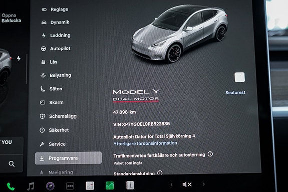 Tesla Model Y 15 of 28