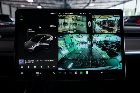 Tesla Model Y 17 of 28