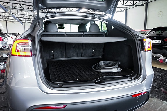 Tesla Model Y 28 of 28