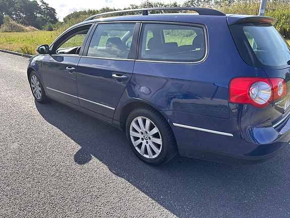 Volkswagen Passat 4 of 8
