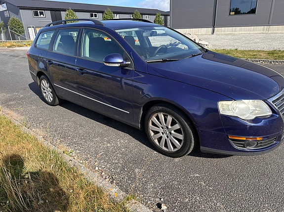 Volkswagen Passat 2 of 8