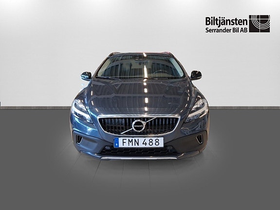 Volvo V40 Cross Country 2 of 18