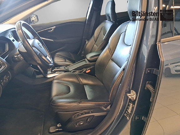 Volvo V40 Cross Country 8 of 18