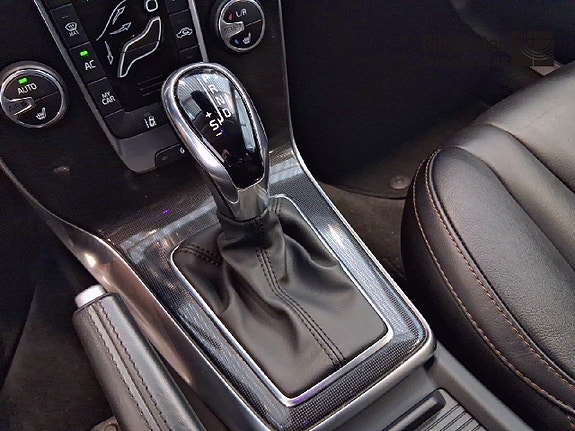 Volvo V40 Cross Country 12 of 18